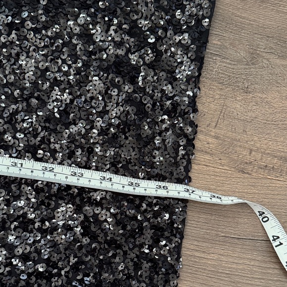 Elegant Black and Silver Sequin Dress - Picture 8 of 10